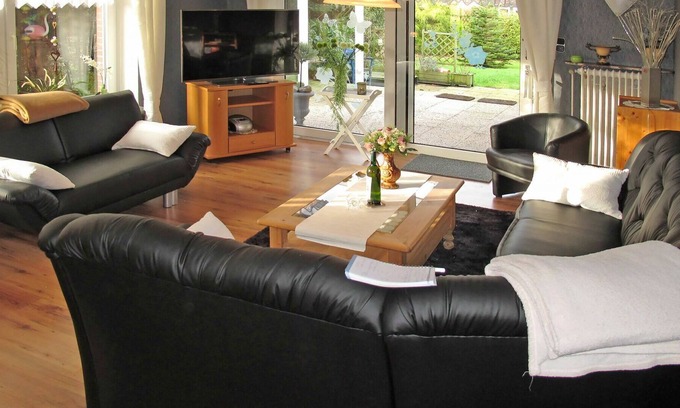 Osteel House | Beautiful private villa for 9 guests with WIFI, TV, terrace, pets allowed and parking