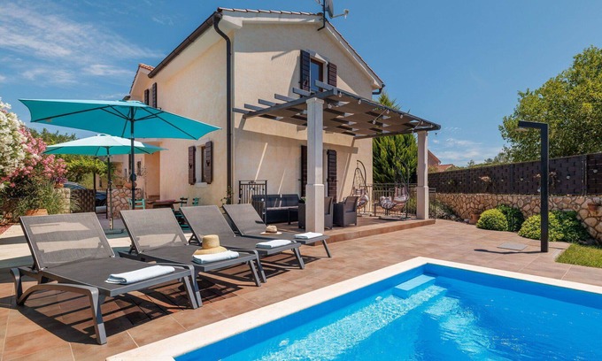 Sveti Ivan Dobrinjski House | Beautiful private villa for 6 people with A/C, private pool, WIFI, TV, terrace and pets allowed