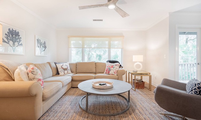 West Beach Village Villa | Beautiful reno, central, to beach and golf