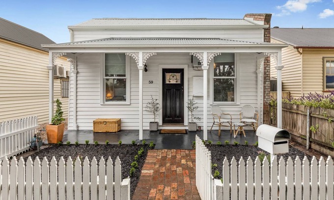 Bendigo House | Beautiful renovated miners cottage - Central Bendigo!