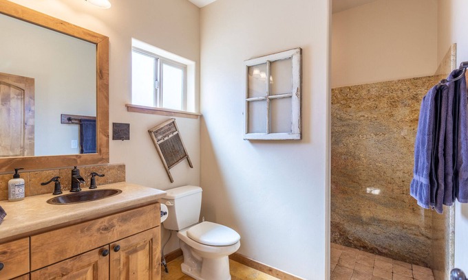 Old Station Cabin | Beautiful retreat on Hat Creek, Fire pits, Fishing and 15 min. from Lassen Park