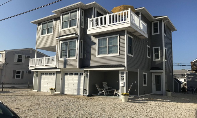 South Beach Haven Condo | Beautiful, Spacious Condo - 4 houses from the beach