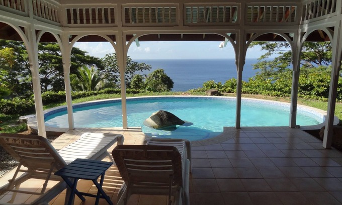 Concordia Cottage | Beautiful, secluded, open plan cottage with spectacular sea views
