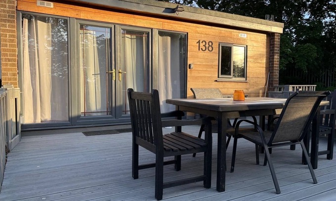 Bont Newydd Ski Chalet | Beautiful Snowdonia Tree Top View Chalet in North Wales