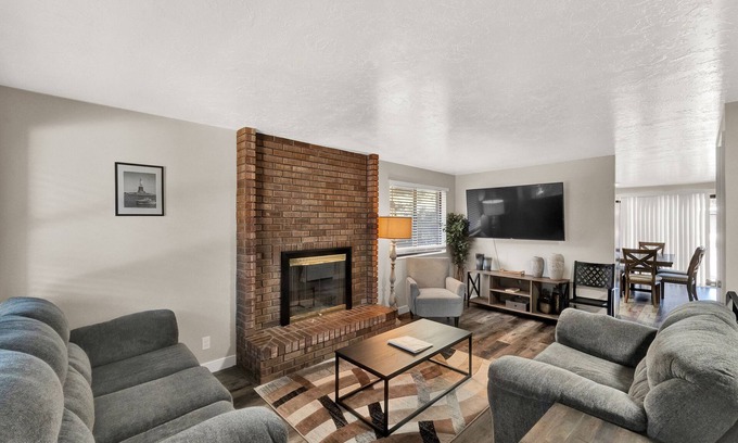 Canyon Rim House | Beautiful spacious twin home w/backyard in great SLC location!