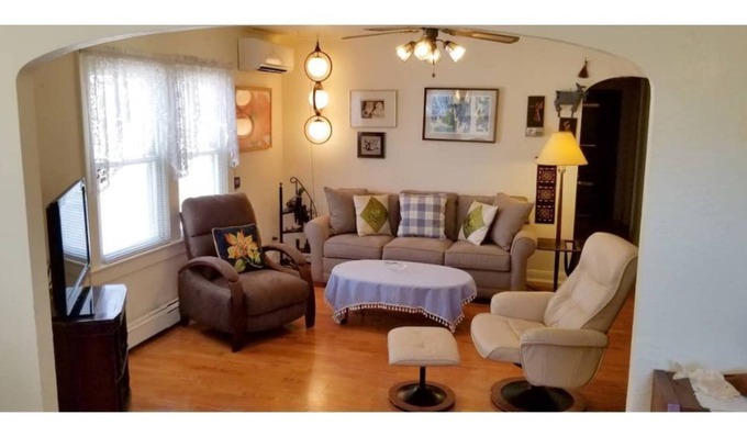 Long Beach Apartment | Beautiful, Spacious Apartment Unit near Beach with King Bed and Washer & Dryer