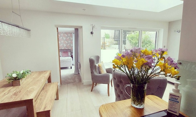 Boscombe Apartment | Beautiful Spacious Seaside Apartment