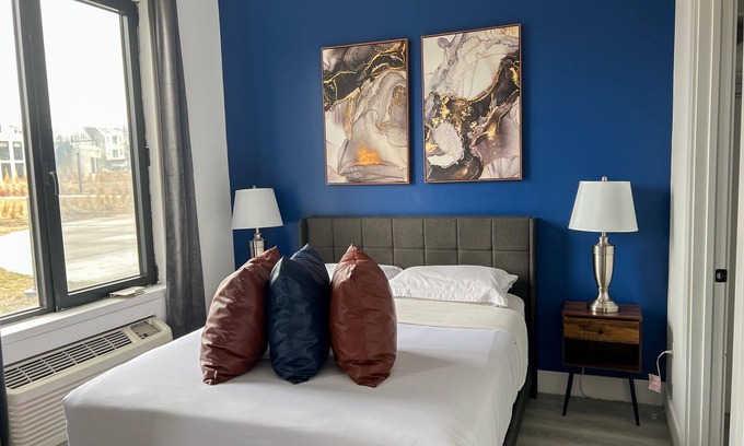 Elizabeth Apartment | Beautiful Studio Near Airport 3627