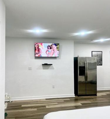 Almont Apartment | Beautiful studio with private backyard