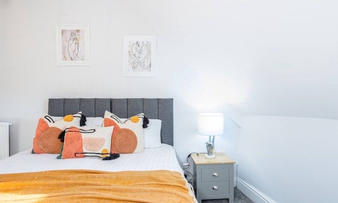 Llandudno Apartment | Beautiful top floor Apartment close to the beach and outdoor pool!