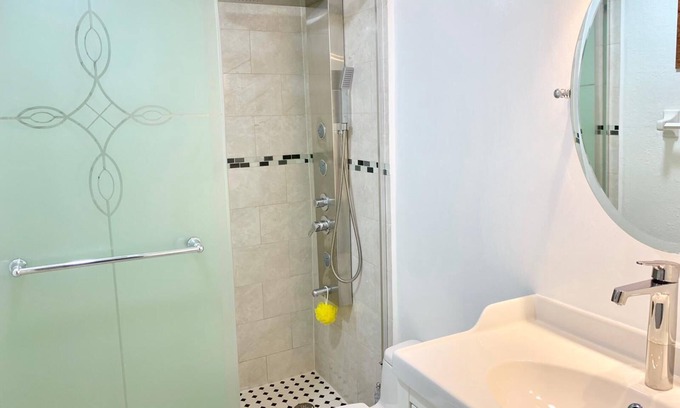 Hallandale Beach Condo | Beautiful unit on the beach