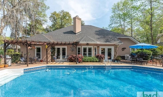 Savannah House | Beautiful Vacation Escape w/private pool! Near shopping and Riverwalk