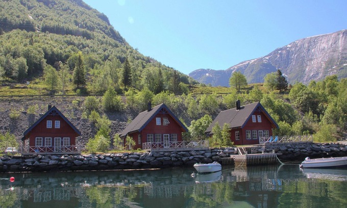 Mauranger House | Beautiful vacation home on the fjord in Norway - motorboat 20 + 25 hp can be rented separately.