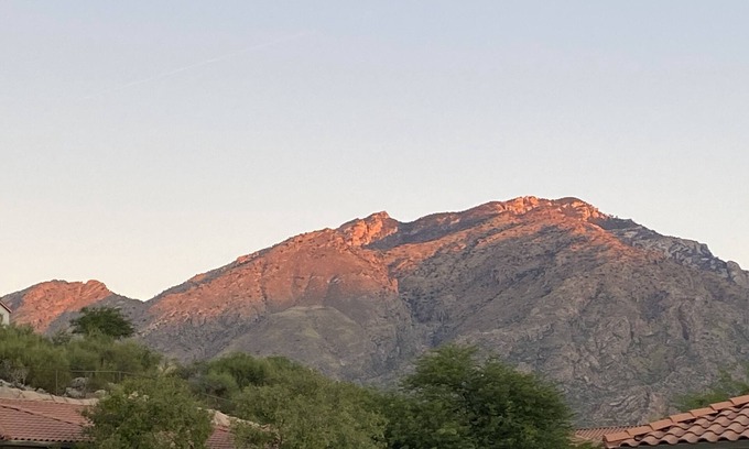 Tucson Condo | Beautiful view !, two pools, gym & near hiking! Mountain View’s!