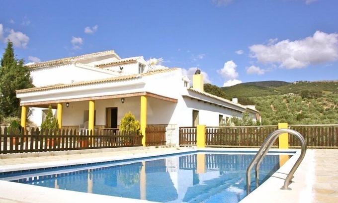 Montefrio Villa | Beautiful villa on private land with olive and fruit trees