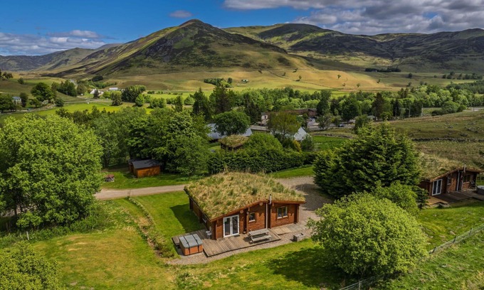 Spittal of Glenshee House | Beautiful villa for 4 people with WIFI, hot tub