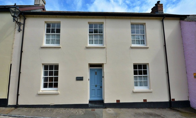 Cawsand House | Beautiful villa for 8 people with WIFI, terrace, pets allowed and parking