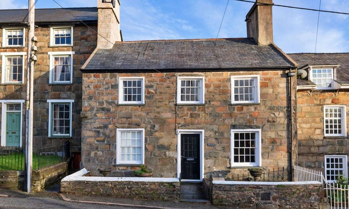 Ffestiniog House | Beautiful villa for 6 people with hot tub and TV