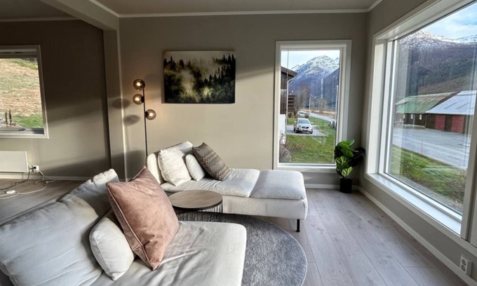 Rauma kommune House | Beautiful Villa in Isfjorde