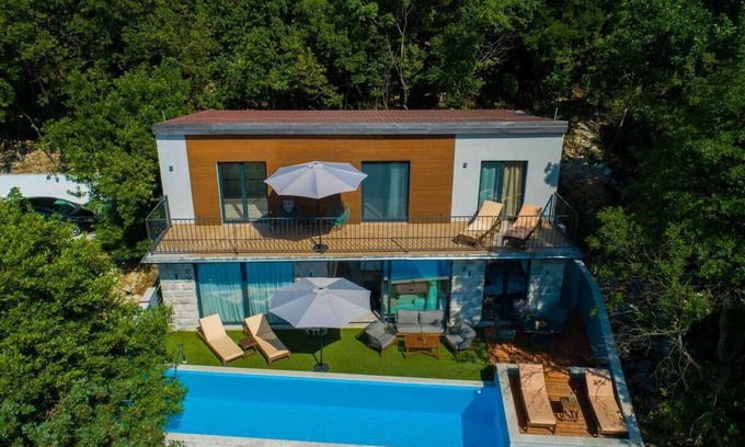 Ljuta Villa | Beautiful villa on the bay with mountain views