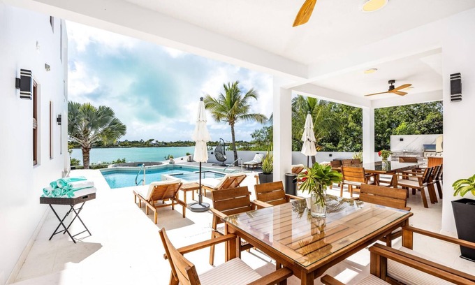 Ocean Point Villa | Beautiful Villa Cena! 4 Bedrooms, Waterfront, Jacuzzi, Gym, Amenities