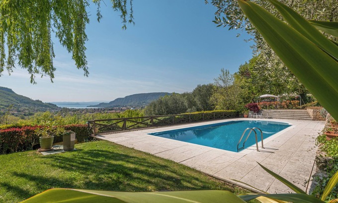 Costermano Villa | Beautiful villa with private garden and pool