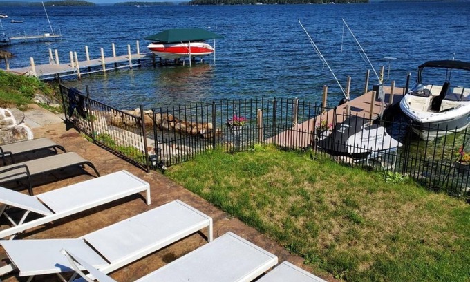 Gilford House | Beautiful Waterfront home located on Lake Winnipesaukee