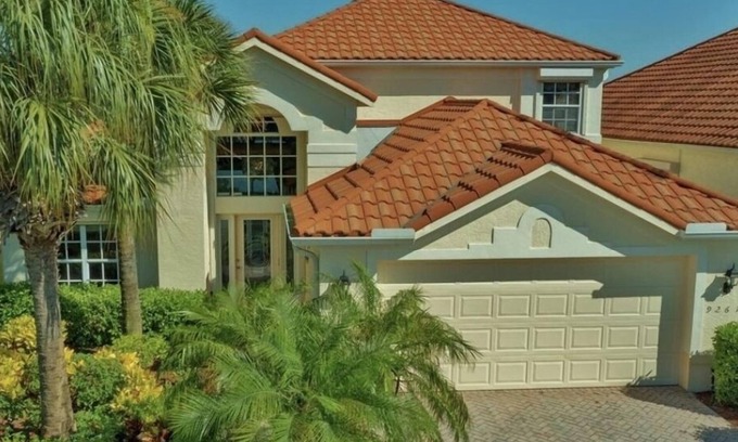 Fort Myers House | Beautiful Waterfront Golf House!