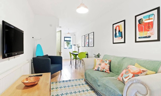 Walworth House | Beautifully Presented 2BD House, South East London