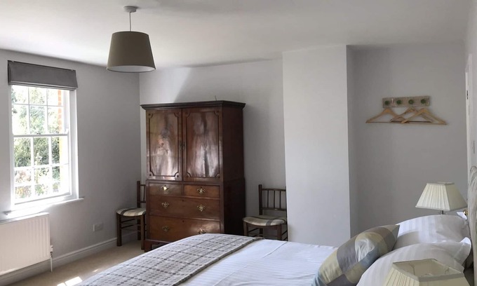Barford St Martin House | Beautifully Refurbished 4 Bedroom Country Home
