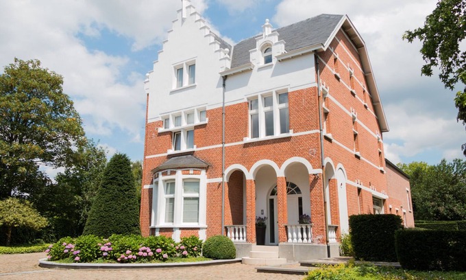 Bevel Villa | Beautifully Renovated Villa From 1925, Fully
