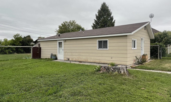 Dillon House | Beaverhead County Cabin