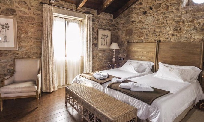 Camarinas Bed & Breakfast | Bed and Breakfast 'Gaviota' with Private Garden and Wi-Fi