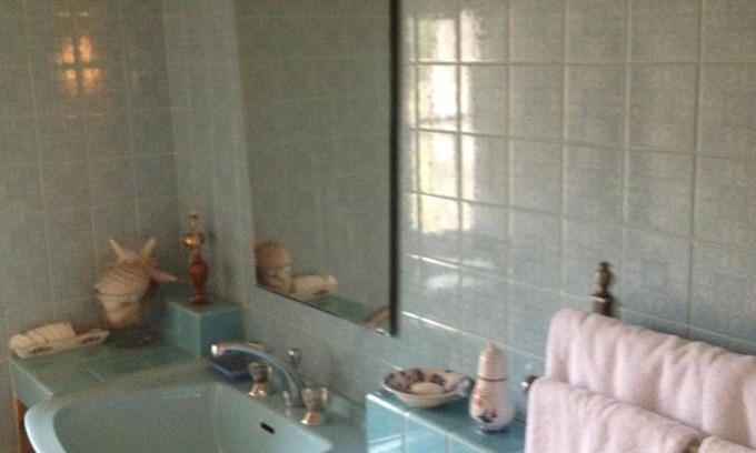 Brignoles Bed & Breakfast | Bed and Breakfast 'Junior' with Mountain View, Shared Pool and Wi-Fi