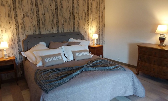 Montmoreau-Saint-Cybard House | Bed and Breakfast 'MONTIS MAURELLI' room 2