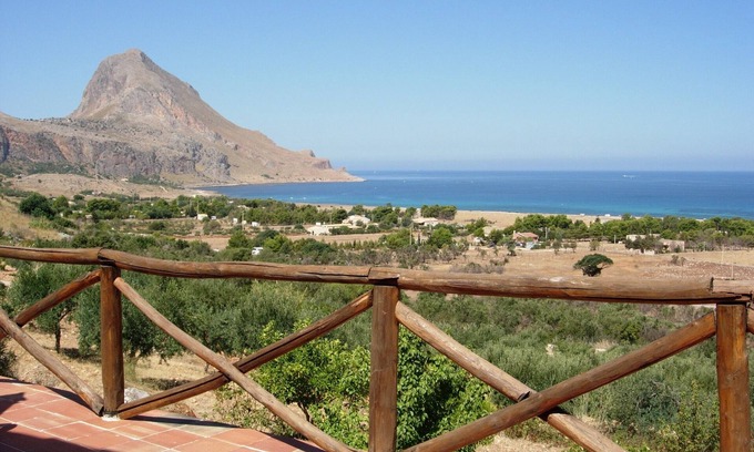 Custonaci Bed & Breakfast | Bed & Breakfast in a renovated sea view farmhouse near San Vito lo Capo