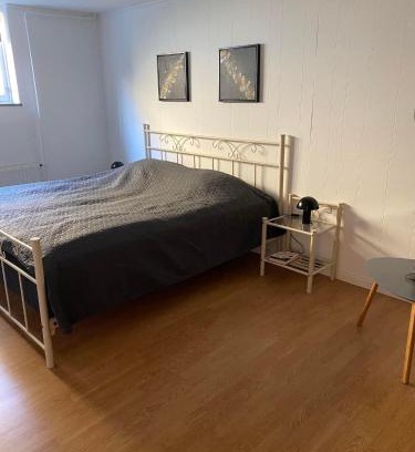 Nykobing Falster Bed & Breakfast | Bed minus breakfast Den hyggelige kælder