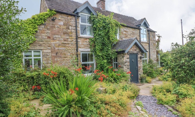 Onecote Cottage | BEECH HOUSE, family friendly, with open fire in Leek