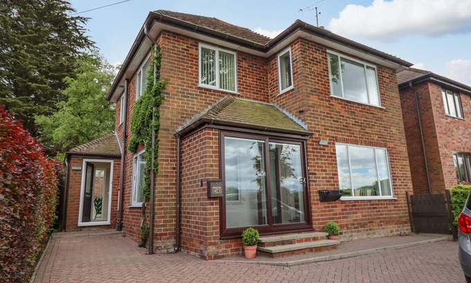 Scarborough Apartment | BEECHWOOD VISTA, family friendly, with a garden in Scarborough