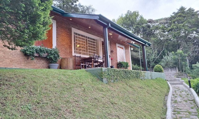 Vila Matilde Cottage | Bela Casa Paraíso na Montanha Condomínio Seguro Privativo Lindas Paisagens