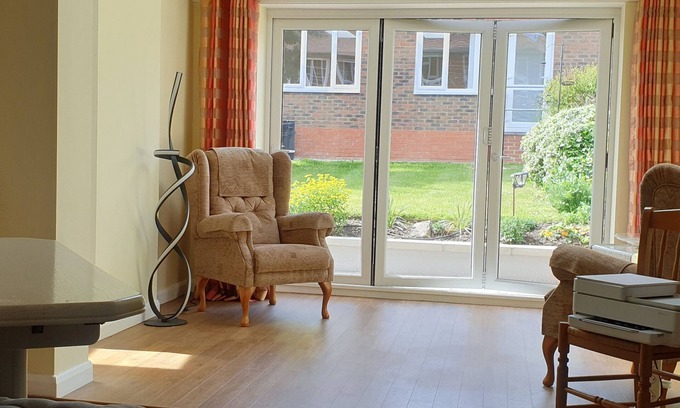 Southgate Apartment | Belgrave Gardens in London