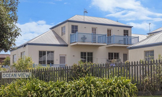 Port Fairy House | Bella On Victoria - with ocean views
