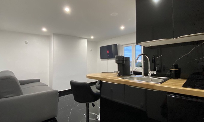 Lisieux Apartment | Bella Vita - Apartment1 - Fully equipped - TV Netflix - Station - Basilica - Center