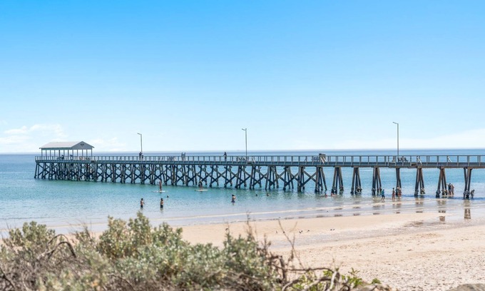 Henley Beach South Apartment | Belle Escapes - Relax Inn Henley Beach South