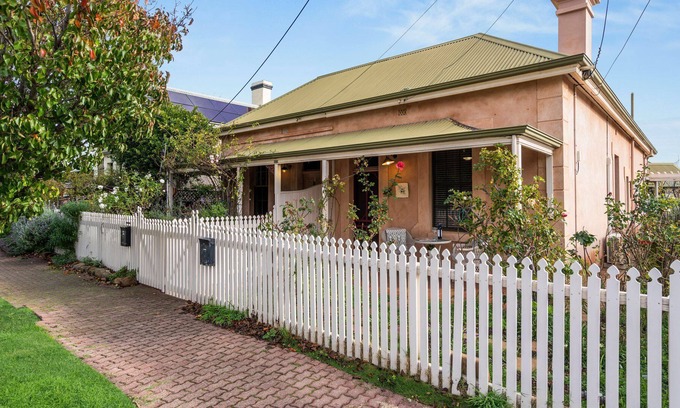 Glenelg South Cottage | Belle Escapes - Cozy Cottage at the Bay