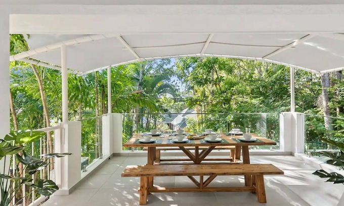 Palm Cove House | Belle Escapes Sandpipers Beach House