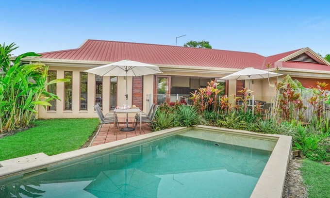 Palm Cove Villa | Belle Escapes Villa Latania Palm Cove