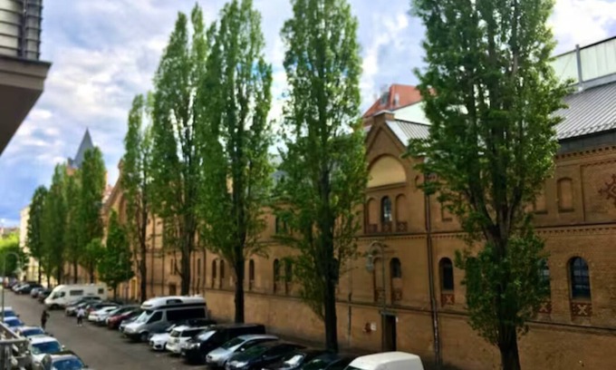 Prenzlauer Berg Apartment | Belle etage in the center of culture