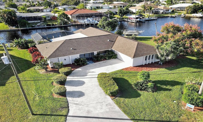 Fort Myers Villa | Belle Paradise, heated Pool boating, Oasis of calm