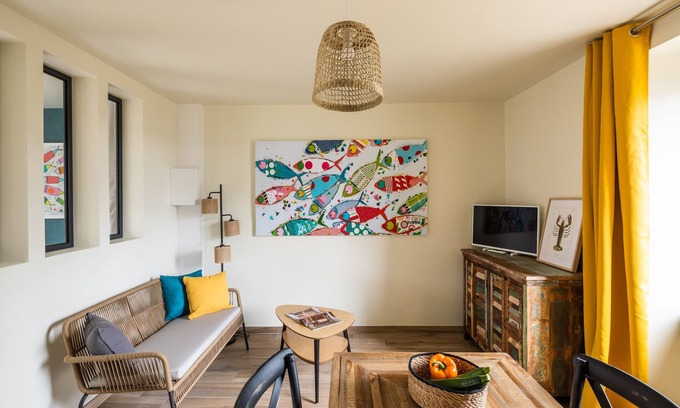 Ille-et-Vilaine Apartment | Belle Vue Mer 2 Personnes - "comme un Poisson Dans L'eau"